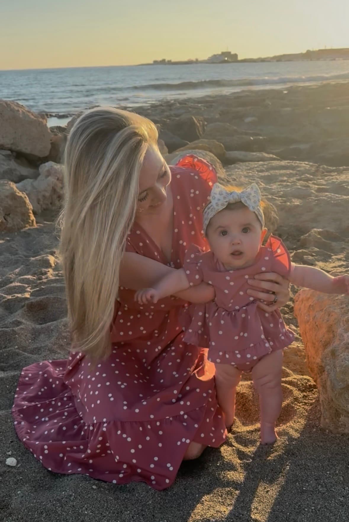 Melissa with her daughter Ottilly on a beach